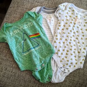 Lot of gender neutral onesies (NB & 0-3 months)